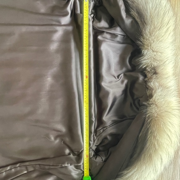 SOLD:Spectacular designer Mink coat with detailing on cuffs and shoulder. Size L - Picture 12 of 15